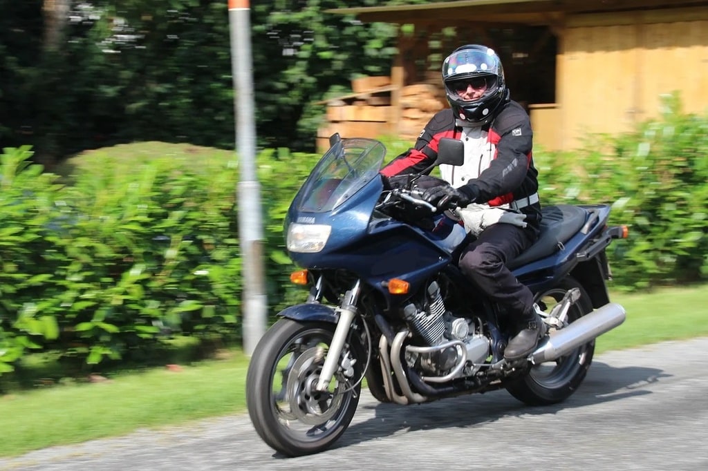 Comprendre les garanties d'assurance moto avant de souscrire